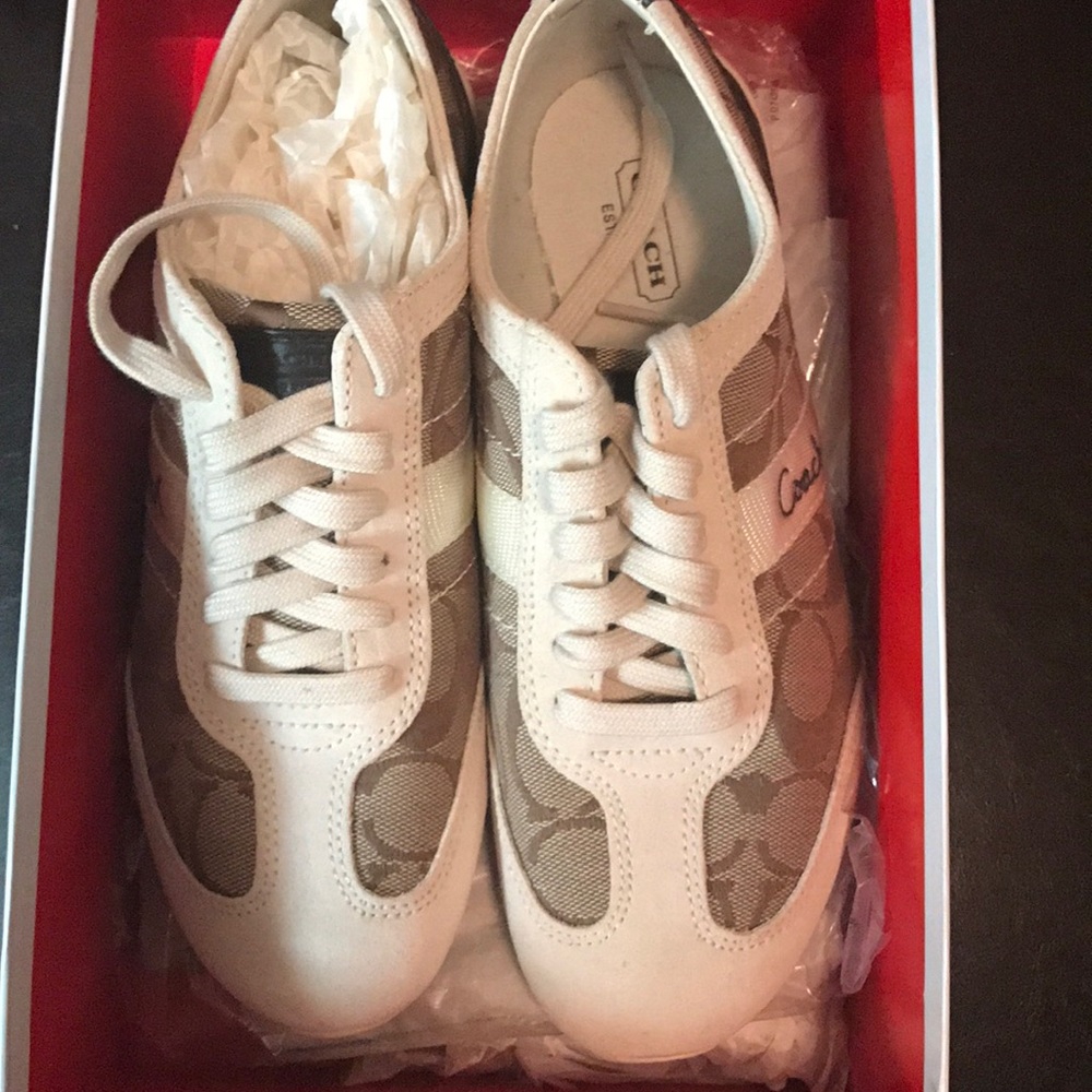 Woman coach shoes size 61/2